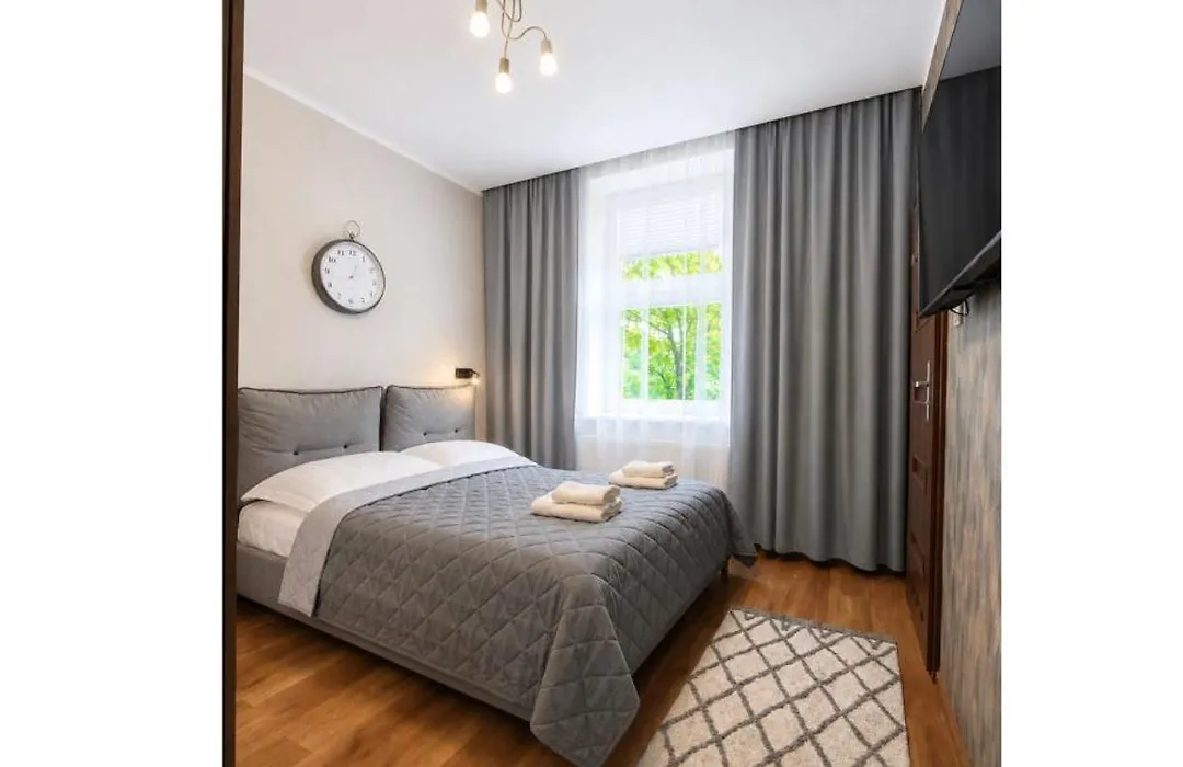 Jm 2 Apartment 3 Min Walk From Main Station & Old Town - Free Parking-1